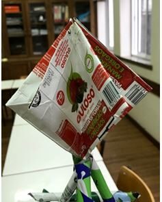 Para a estrela foram utilizados 3 pacotes de polpa de tomate da marca “Guloso”.