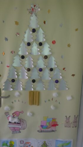 Árvore de Natal de porta de sala EB Sampaio
