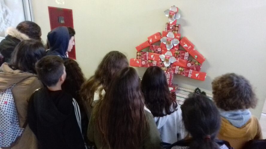 A Escola Secundária de Sampaio deseja um Natal com pouco desperdício e muita reutilização para todos!